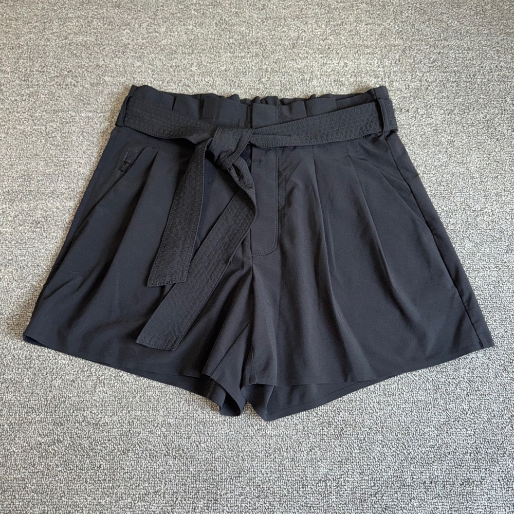 Athleta Skyline Short II Black Paperbag Waist Tie Belt Shorts Size 2 Minimalist